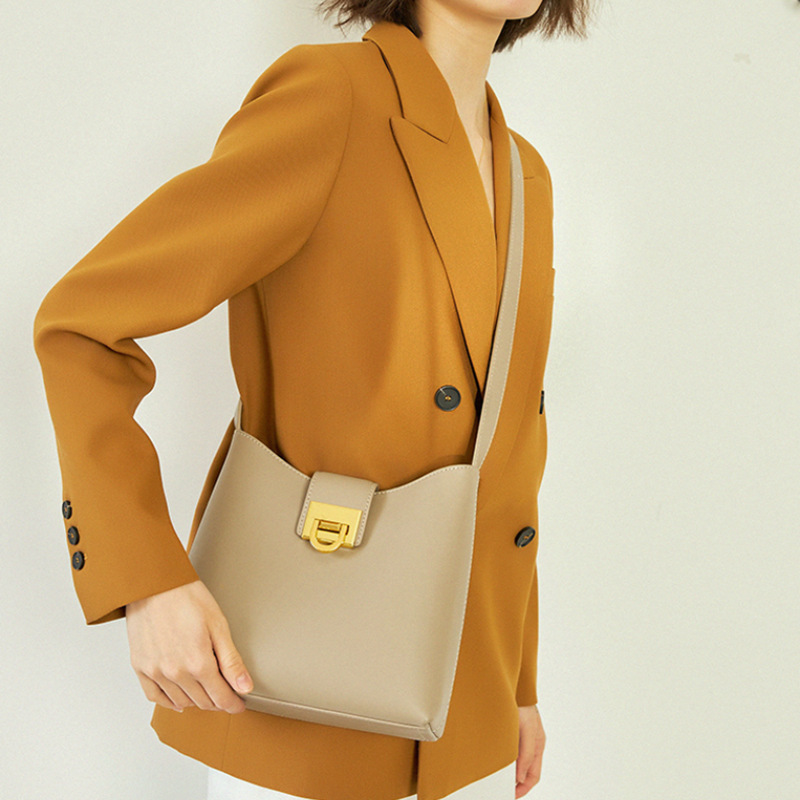 2026 New French Style Niche Bucket Bag For Women, Trendy Versatile Shoulder And Crossbody Bag Wholesale - Thumbnail 2