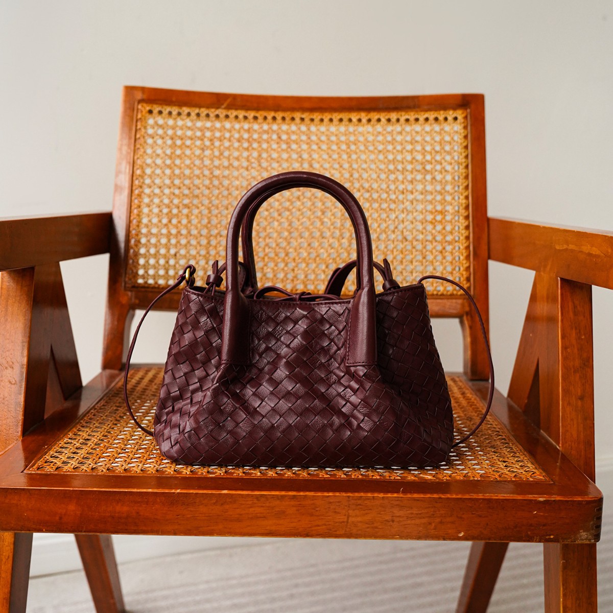 Woven Tote Bag Large Capacity Handbag Dual-Use Genuine Leather French Casual Handbag Trendy Cowhide Leather