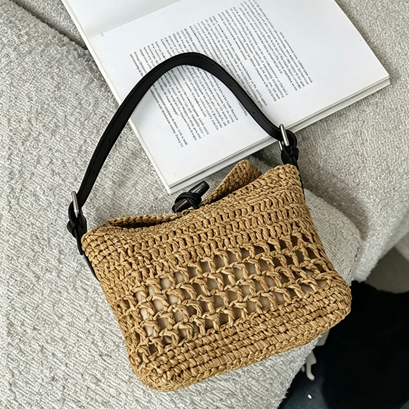 French Style Straw Woven Bag 2026 New Arrival PP Straw Horn Buckle Hollow Out Woven Vacation Handheld Bucket Bag Crossbody Bag - Thumbnail 7