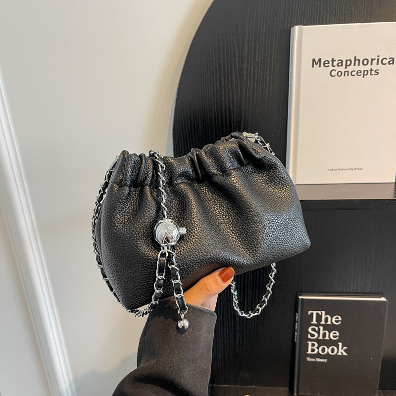 French Niche Pleated Underarm Bag For Women 2023 New Fashion Chain Crossbody Bag Summer Trendy Bucket Bag - Thumbnail 2