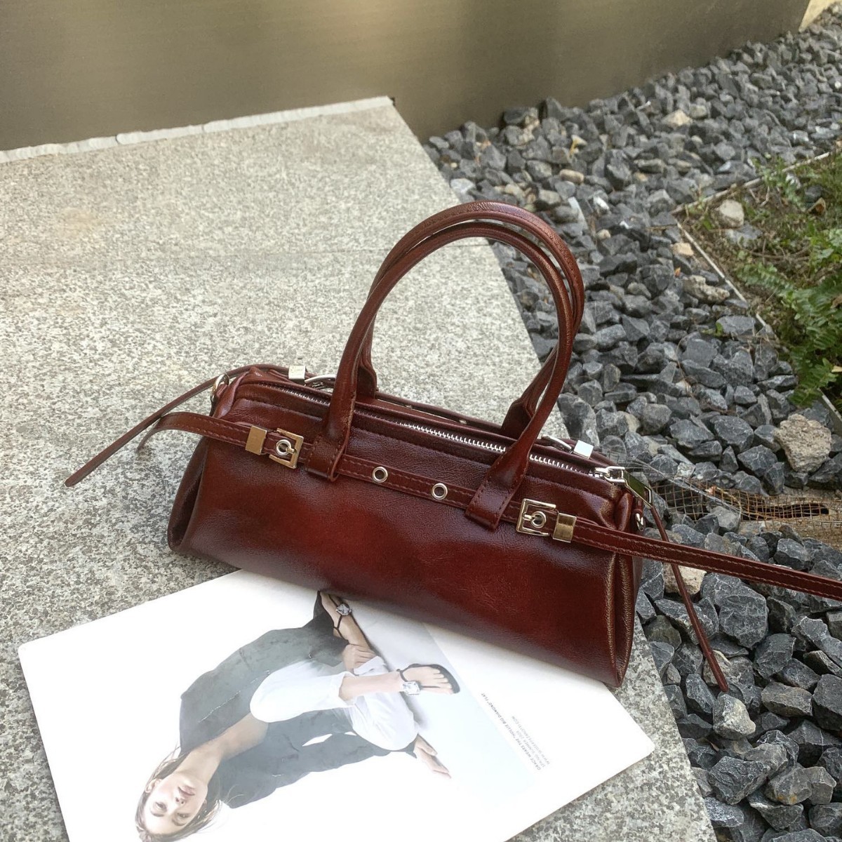 2025早春新款法式手拎三角小包小众设计感斜挎包皮带扣个性辣妹包 - Thumbnail 5