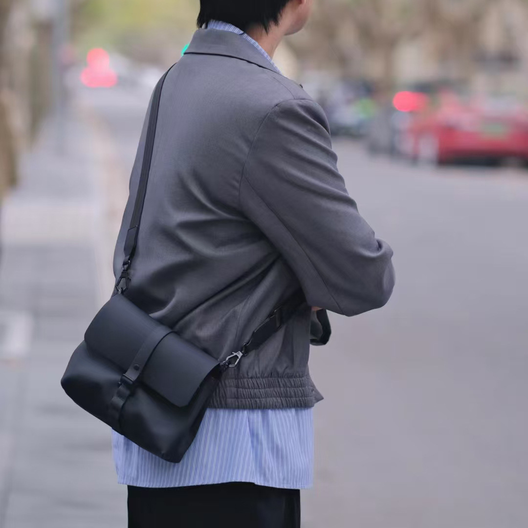 北欧瑞典Gaston Luga 邮差包斜挎包男女单肩马鞍包简约通勤旅游包 - Thumbnail 3